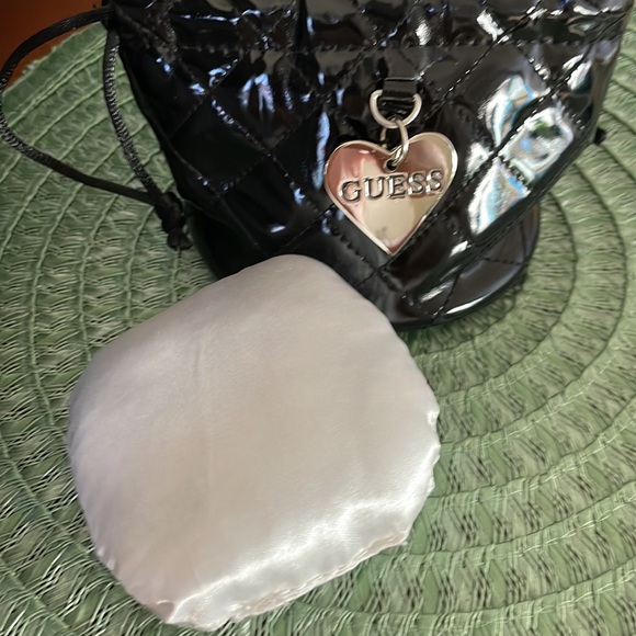 Guess Draw string pouch - Picture 8 of 12